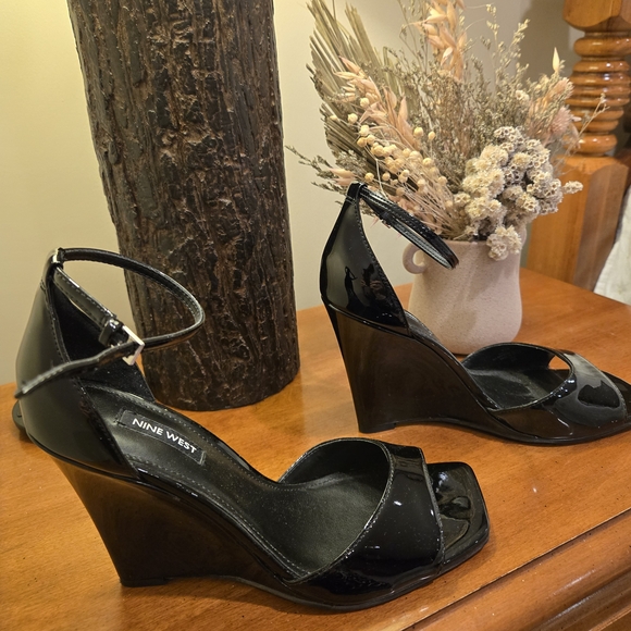 Nine West Glossy Black Wedge Heels - Picture 10 of 10